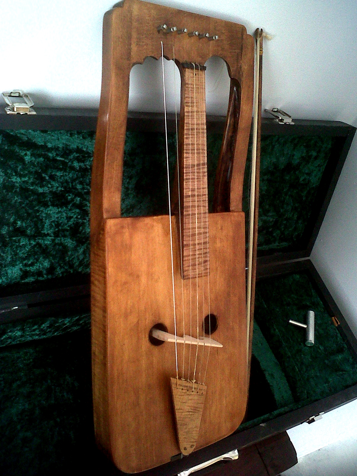 boxed crwth