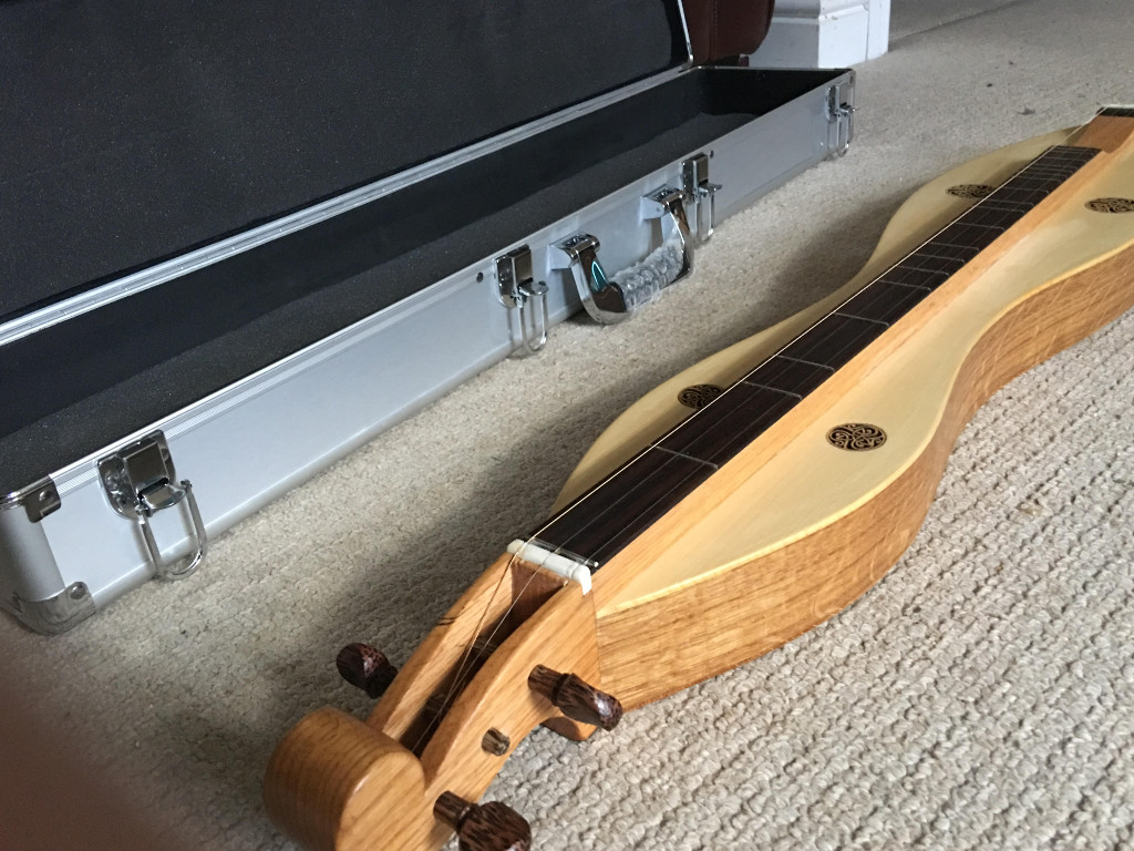 dulcimer
with case