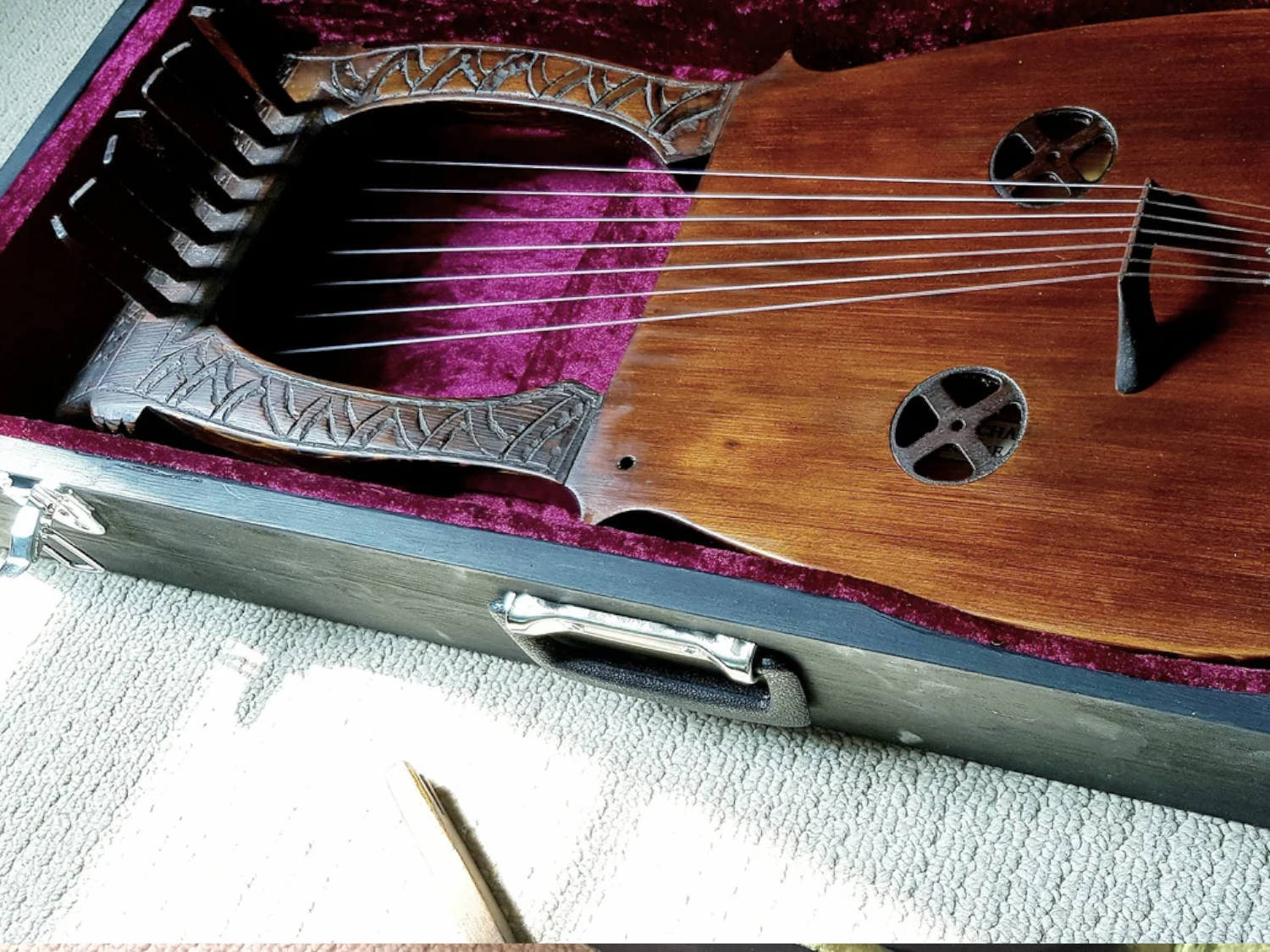 lyre in case