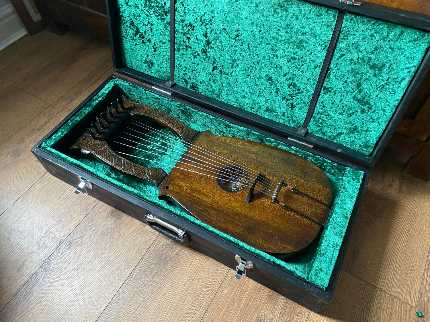 Vegvisir pattern soundhole kravik lyre in its case 