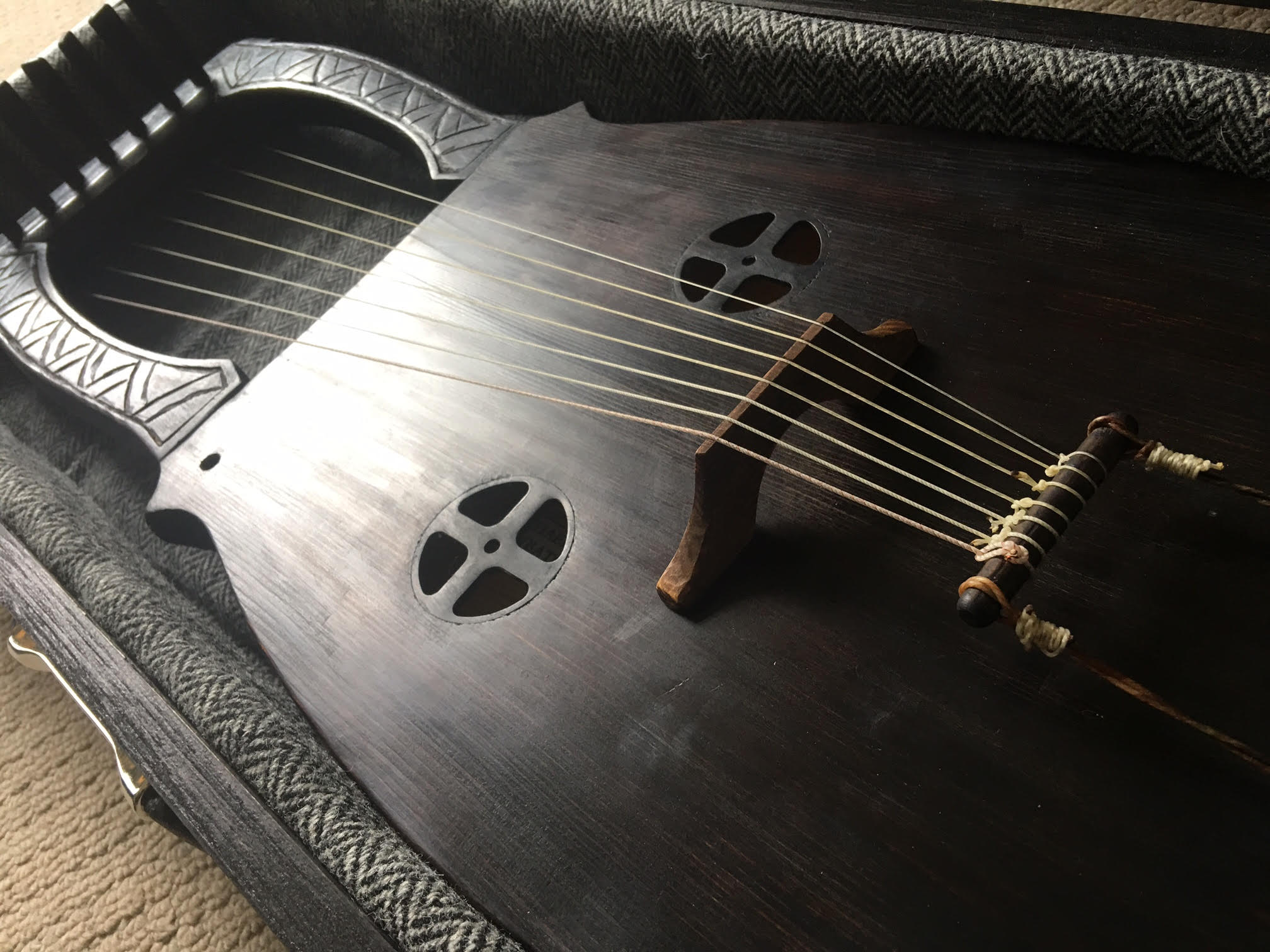 lyre in box, close up