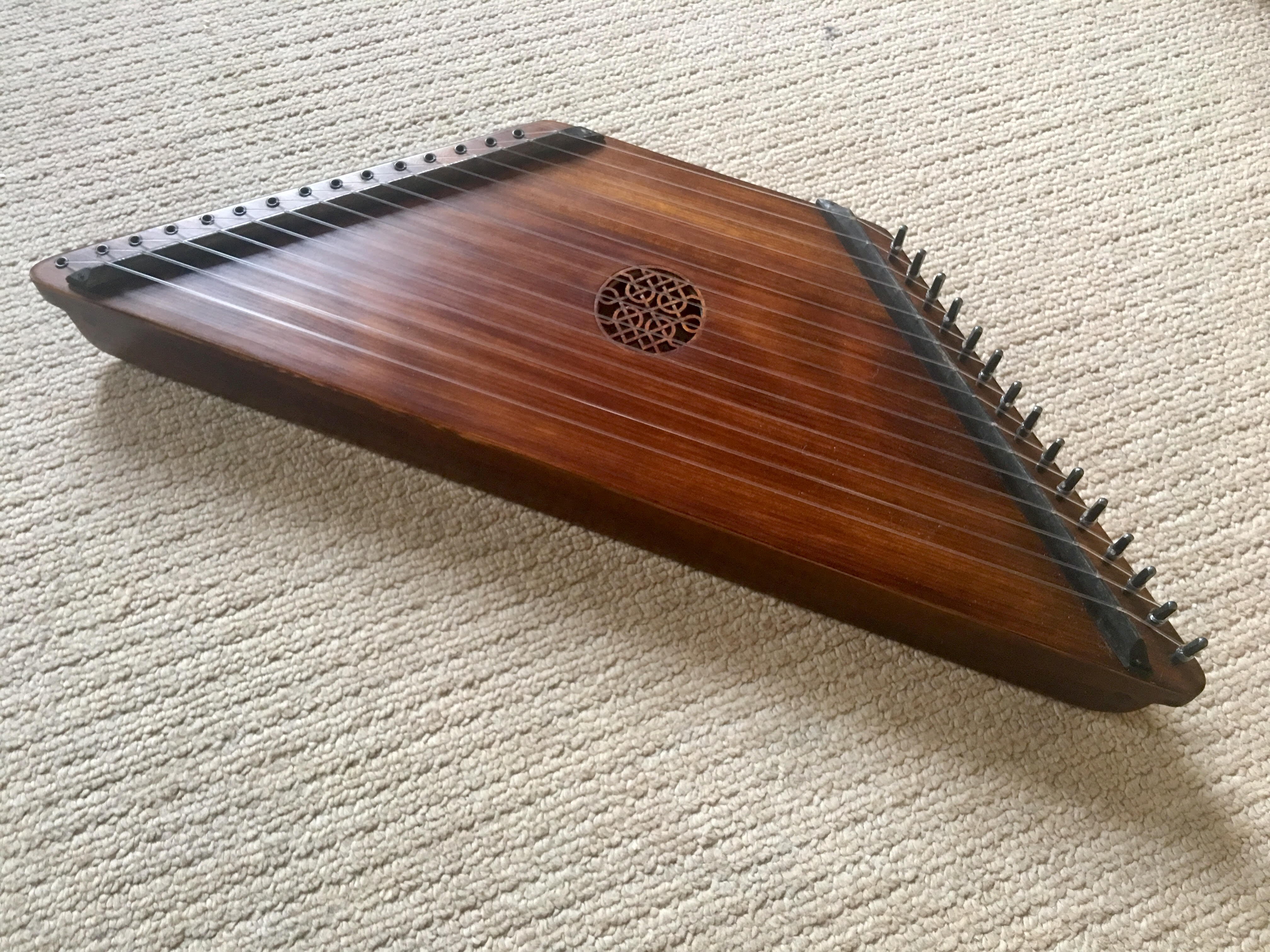 plucked  psaltery 