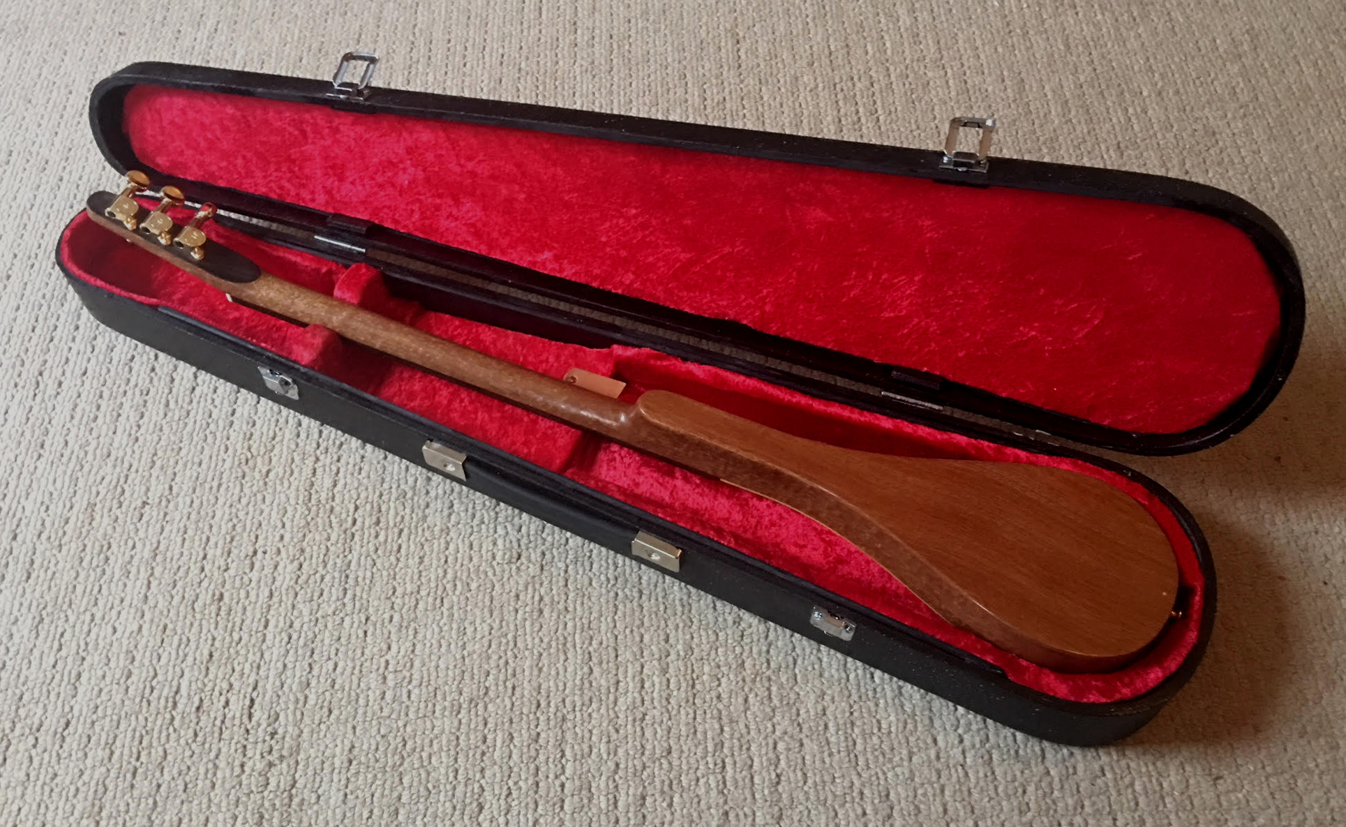 back of stick dulcimer